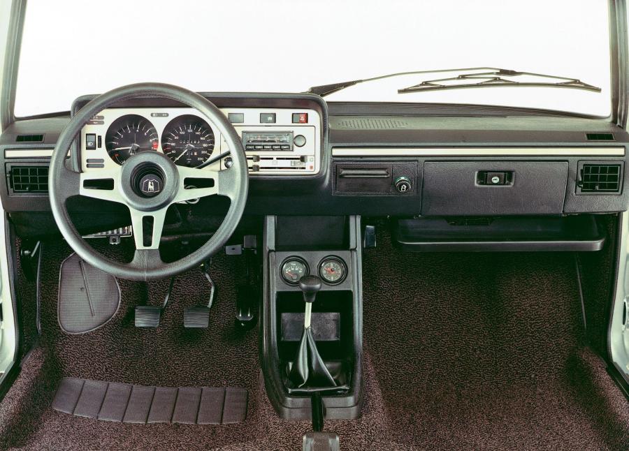  Volkswagen Scirocco 1974 года  (фото 8 из 20)